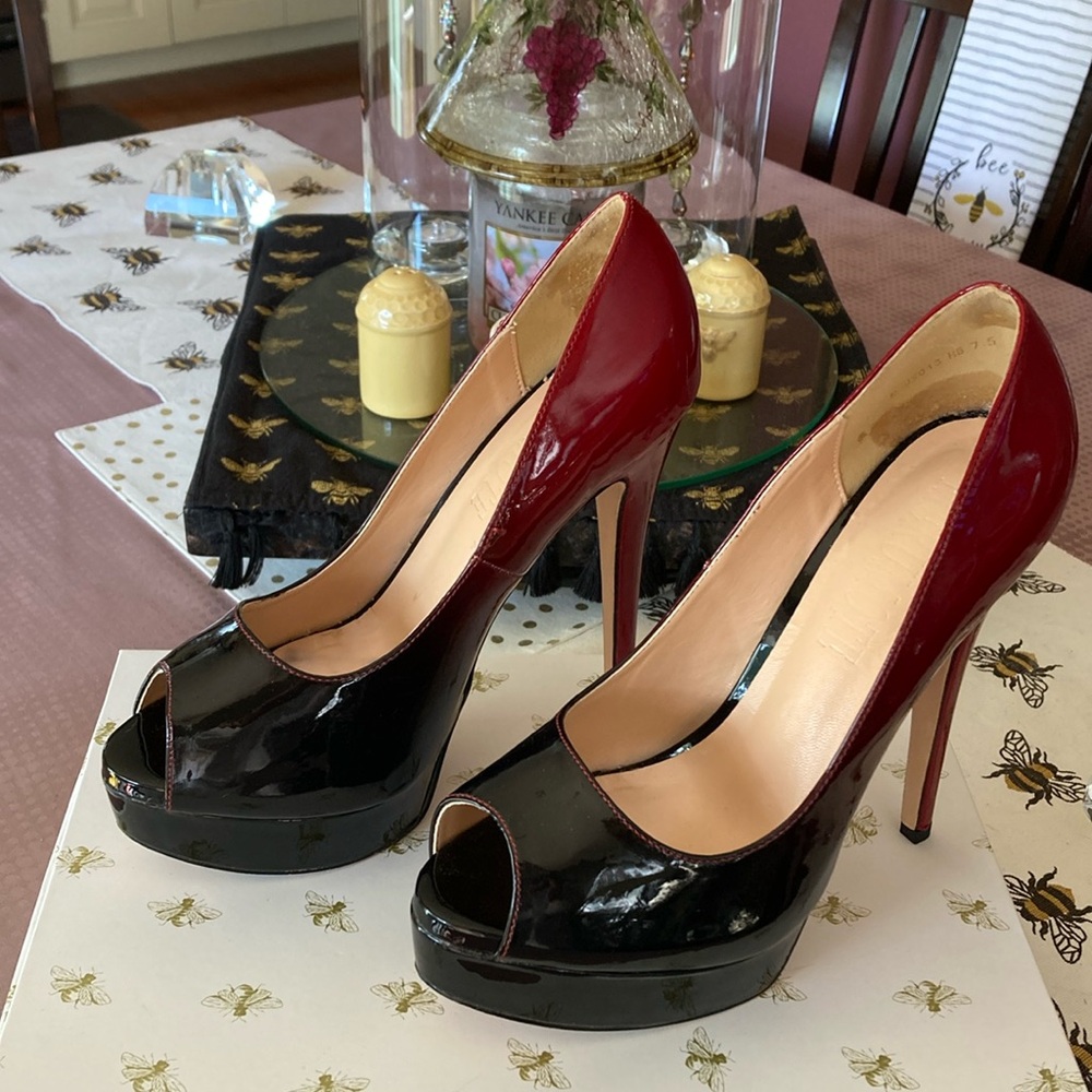 MERUMOTE Women's Platform Stiletto Heels.  Gradient red and black.